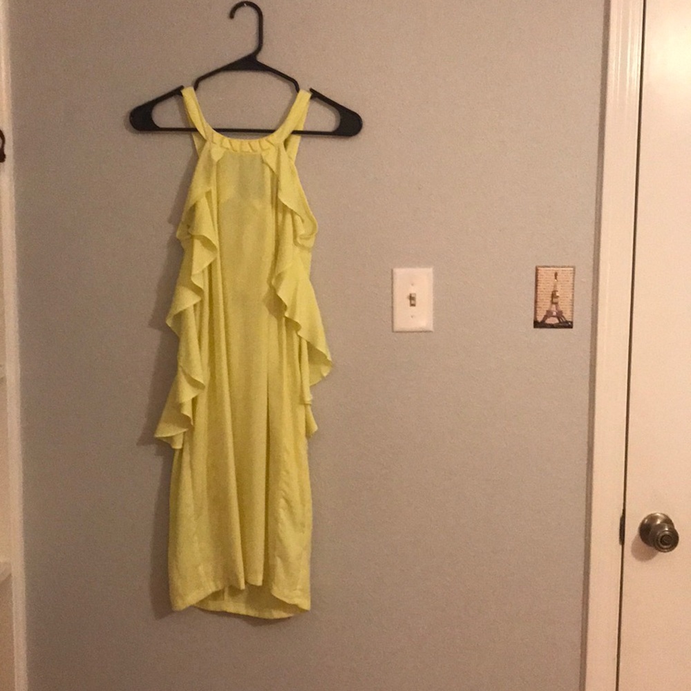 A yellow dress.
